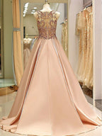 Robe de bal sans manches en satin avec perles et encolure bateau