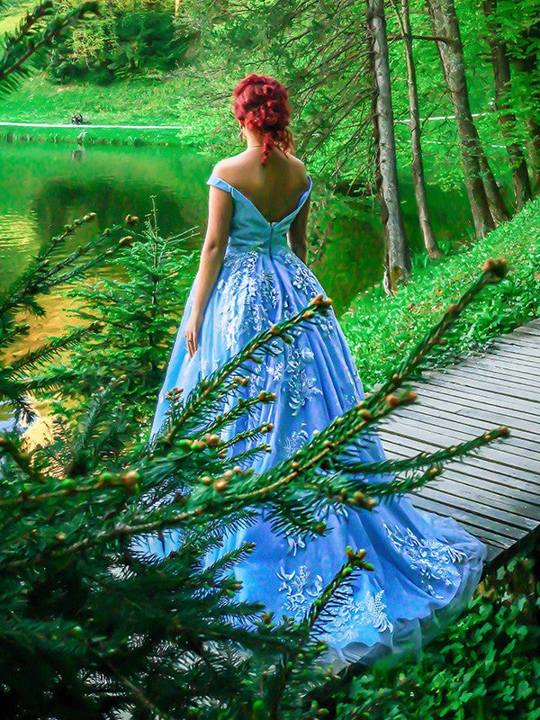 Robe de bal sans manches à épaules dénudées avec appliques en tulle pour bal de fin d'année