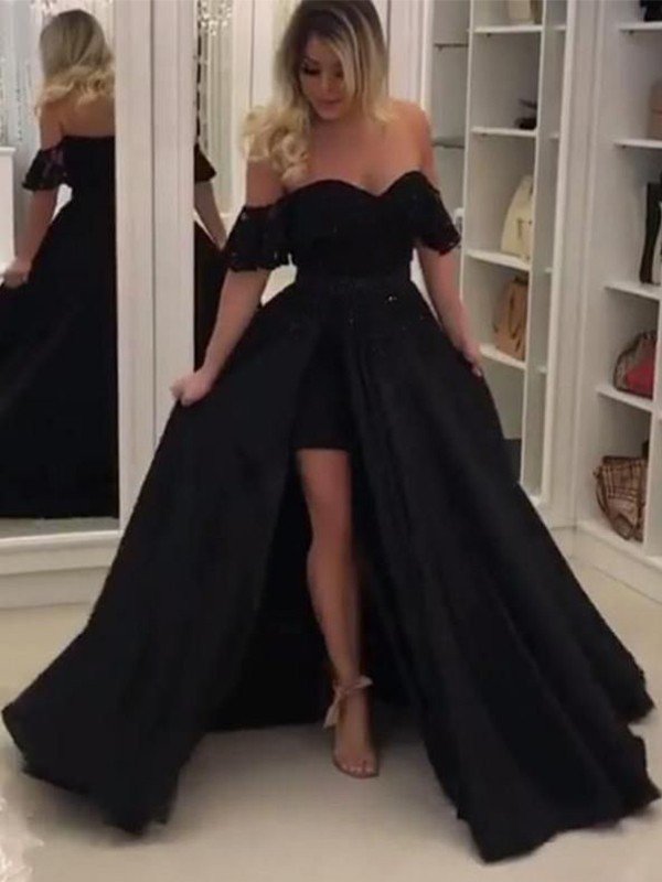 Robe de bal sans manches à épaules dénudées en dentelle et satin pour soirée