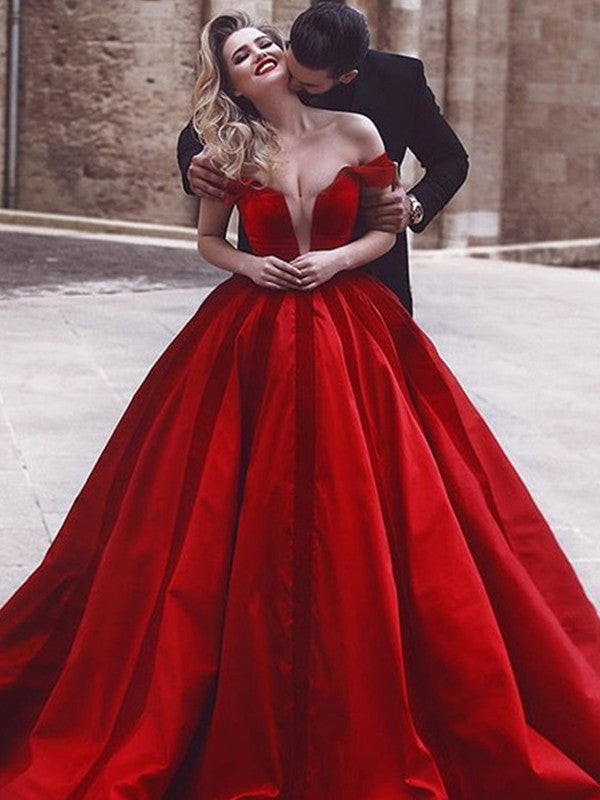 Robe de bal sans manches à épaules dénudées avec volants en satin pour bal de fin d'année