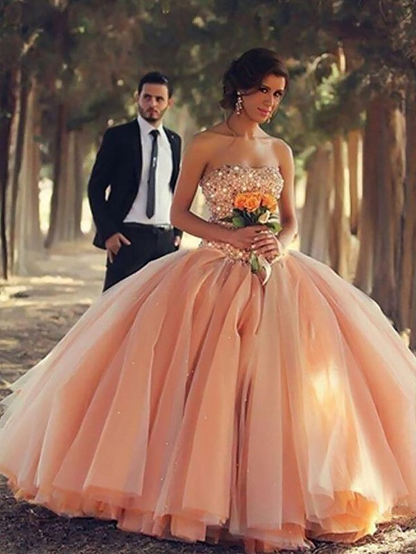 Robe de bal sans manches sans bretelles ornée de perles, longue en tulle