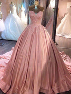Robe de bal sans manches à décolleté cœur, traîne de cour, en dentelle et satin, robe de soirée