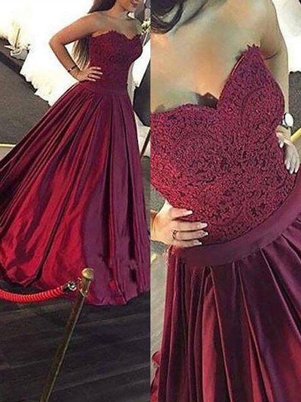 Robe de bal sans manches à décolleté en cœur en dentelle satinée longue jusqu'au sol pour soirée