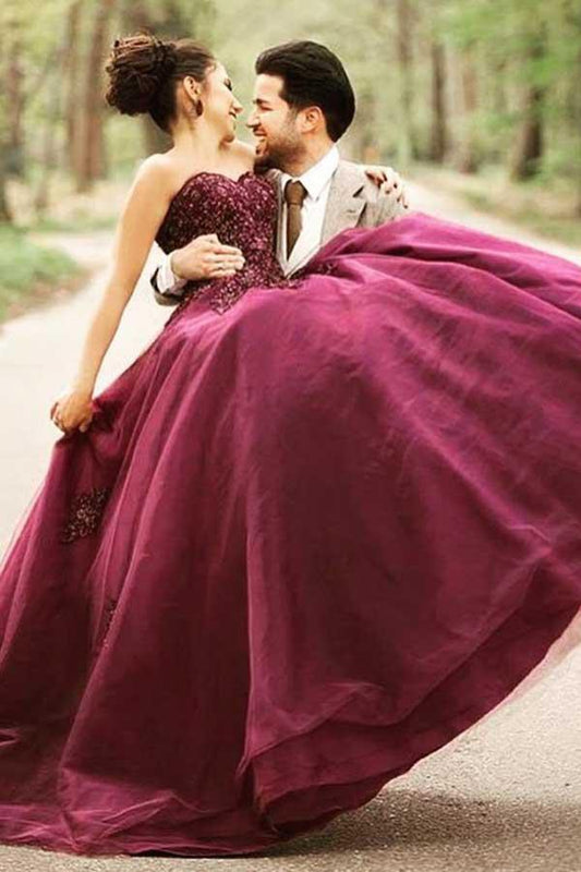 Ballkleid mit Herzausschnitt, burgunderrotes Tüll-Brautkleid mit handgefertigten Blumen 