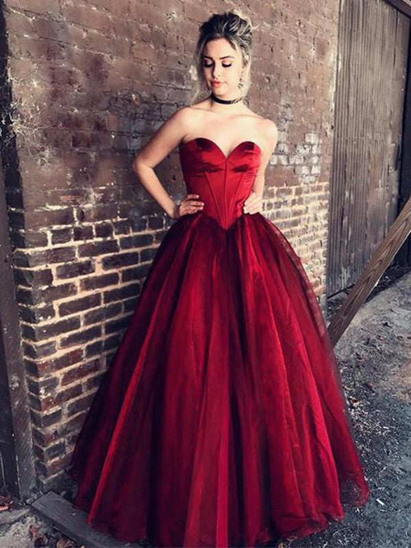 Robe de bal bustier sans manches longue jusqu'au sol en tulle avec volants