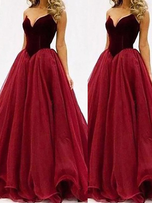 Robe de bal bustier sans manches en tulle longue jusqu'au sol