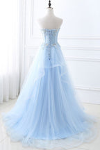 Abito da ballo con scollo a cuore in tulle azzurro cielo con paillettes