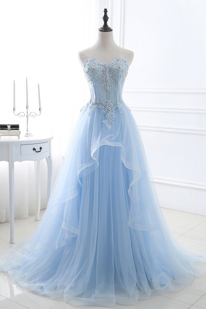 Abito da ballo con scollo a cuore in tulle azzurro cielo con paillettes