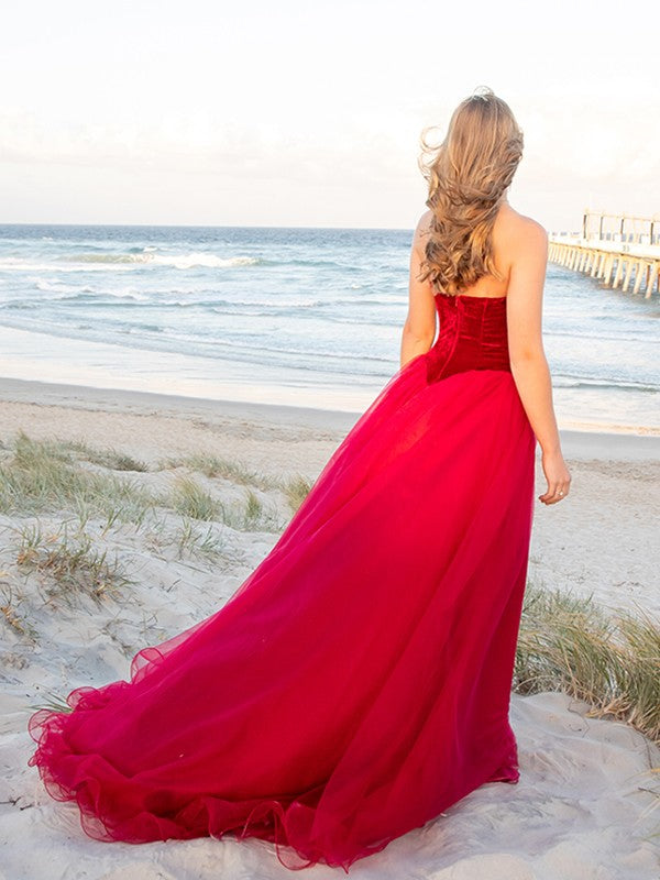 Robe de bal bustier en tulle sans manches avec traîne courte pour bal de fin d'année