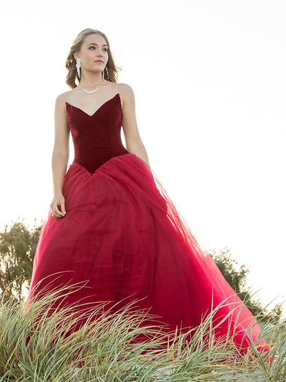 Vestidos de fiesta con escote corazón de tul, sin mangas y cola de corte