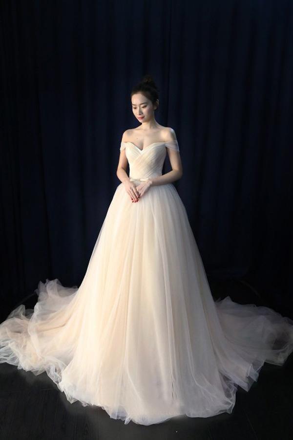 Abito da sposa a gonna ampia in tulle con scollo a cuore, allacciatura a pizzo e fiocco