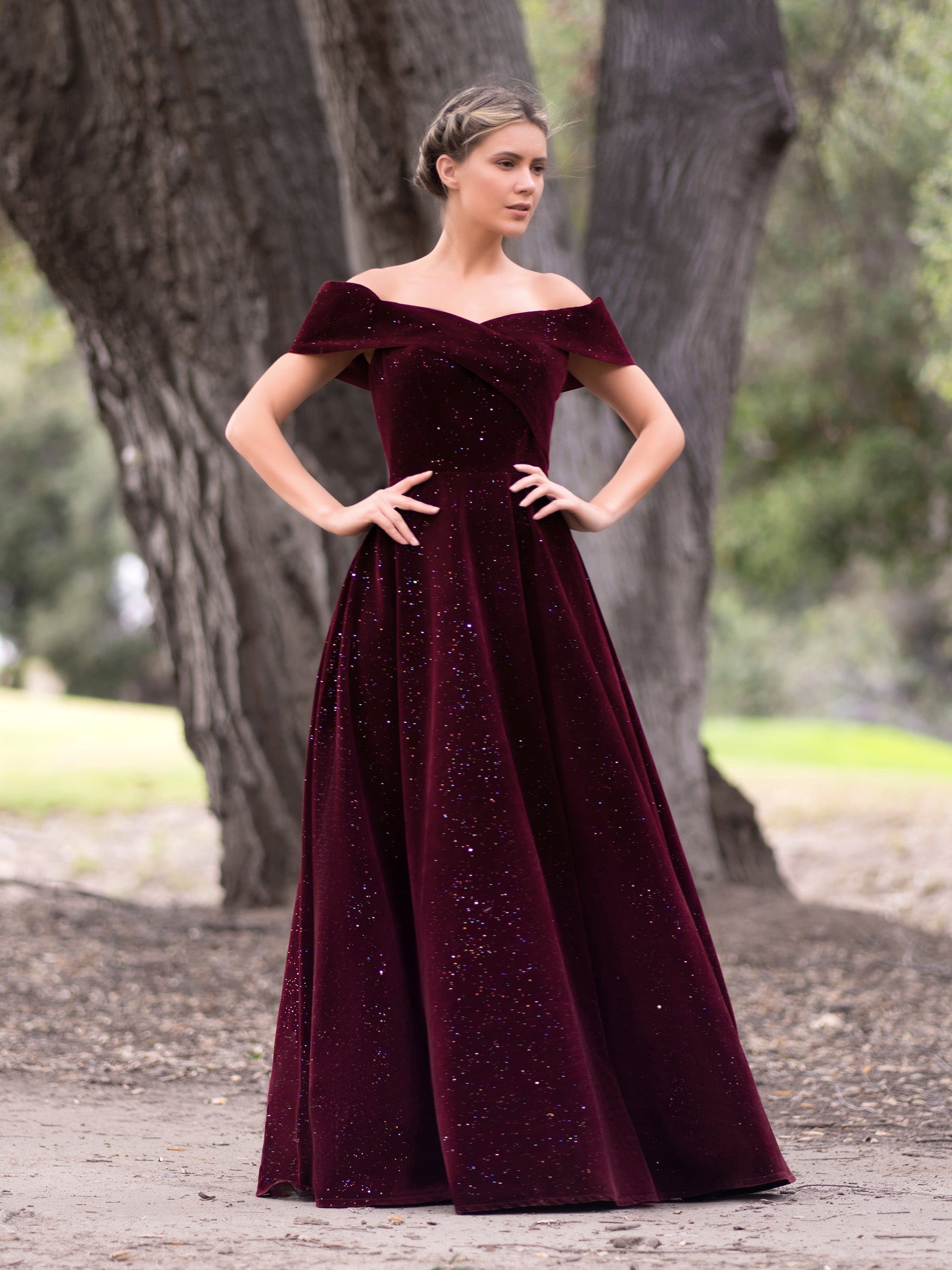 Robe de bal en velours longueur au sol à encolure bateau