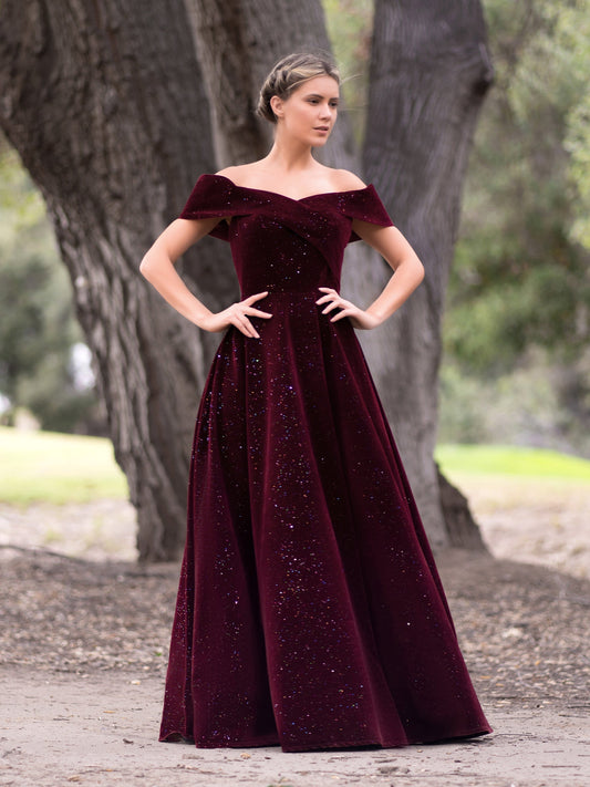 Vestido de fiesta de terciopelo con escote barco y largo hasta el suelo
