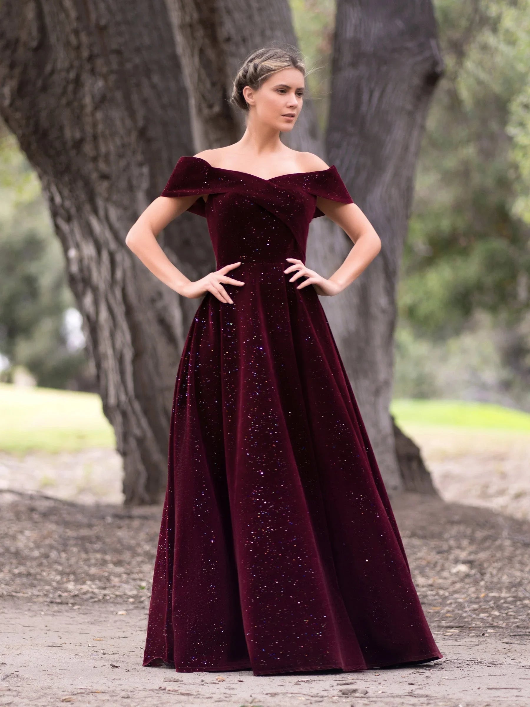 Robe de soirée en velours longueur au sol à encolure bateau