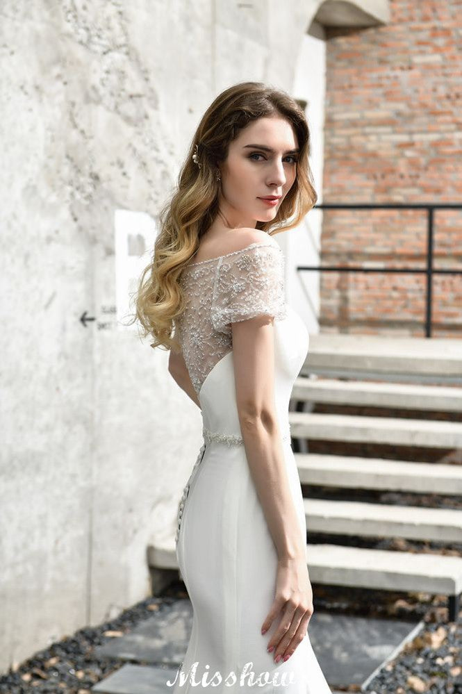 Robe de mariée sirène ajustée à manches courtes en satin avec traîne balayante/trumpet