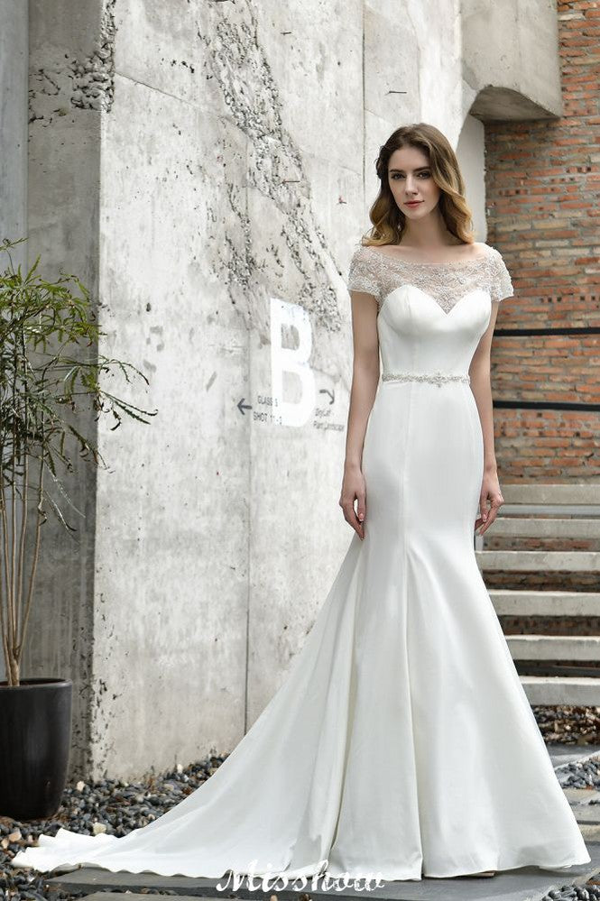 Robe de mariée sirène ajustée à manches courtes en satin avec traîne balayante/trumpet
