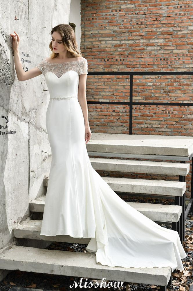 Robe de mariée sirène ajustée à manches courtes en satin avec traîne balayante/trumpet