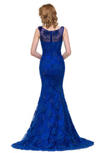 Robe sirène à cristaux, longueur balayage, décolleté bateau