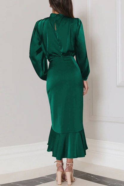 Elegante vestido de noche de cuello alto con volantes lisos 