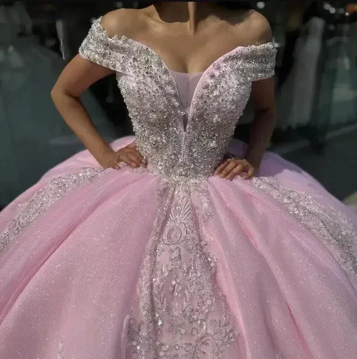 Rosa Kleid für die Quinceañera mit schulterfreiem Ausschnitt, Applikationen und Perlenbesatz, Ballkleid, Prinzessin für den 16. Geburtstag, Quinceañera Kleid Y7464