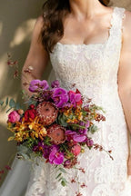 Hermoso vestido de novia largo color marfil sin mangas con encaje cuadrado y apliques en forma de A