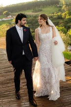 Hermoso vestido de novia largo color marfil sin mangas con encaje cuadrado y apliques en forma de A