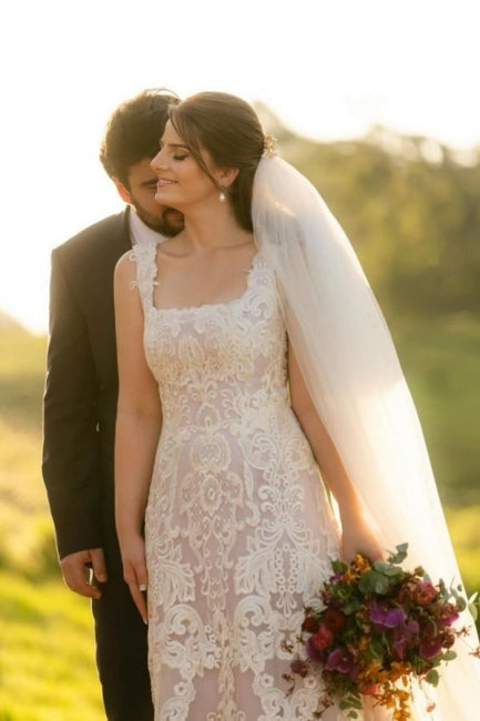 Hermoso vestido de novia largo color marfil sin mangas con encaje cuadrado y apliques en forma de A