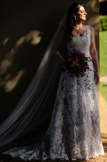 Hermoso vestido de novia largo color marfil sin mangas con encaje cuadrado y apliques en forma de A