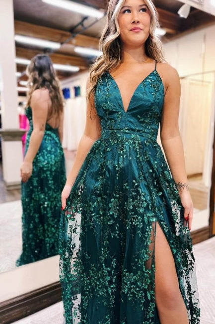Hermoso vestido de fiesta de encaje con escote en V, sin mangas y apliques abiertos
