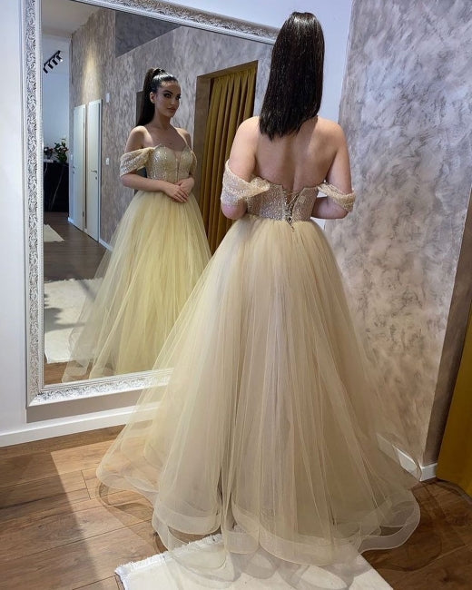 Hermosos vestidos de novia de tul con corte A y hombros descubiertos 