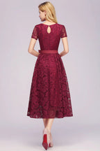 Schöne A-Linien V-Ausschnitt Kurzarm Spitzen Kurze Brautjungfernkleider