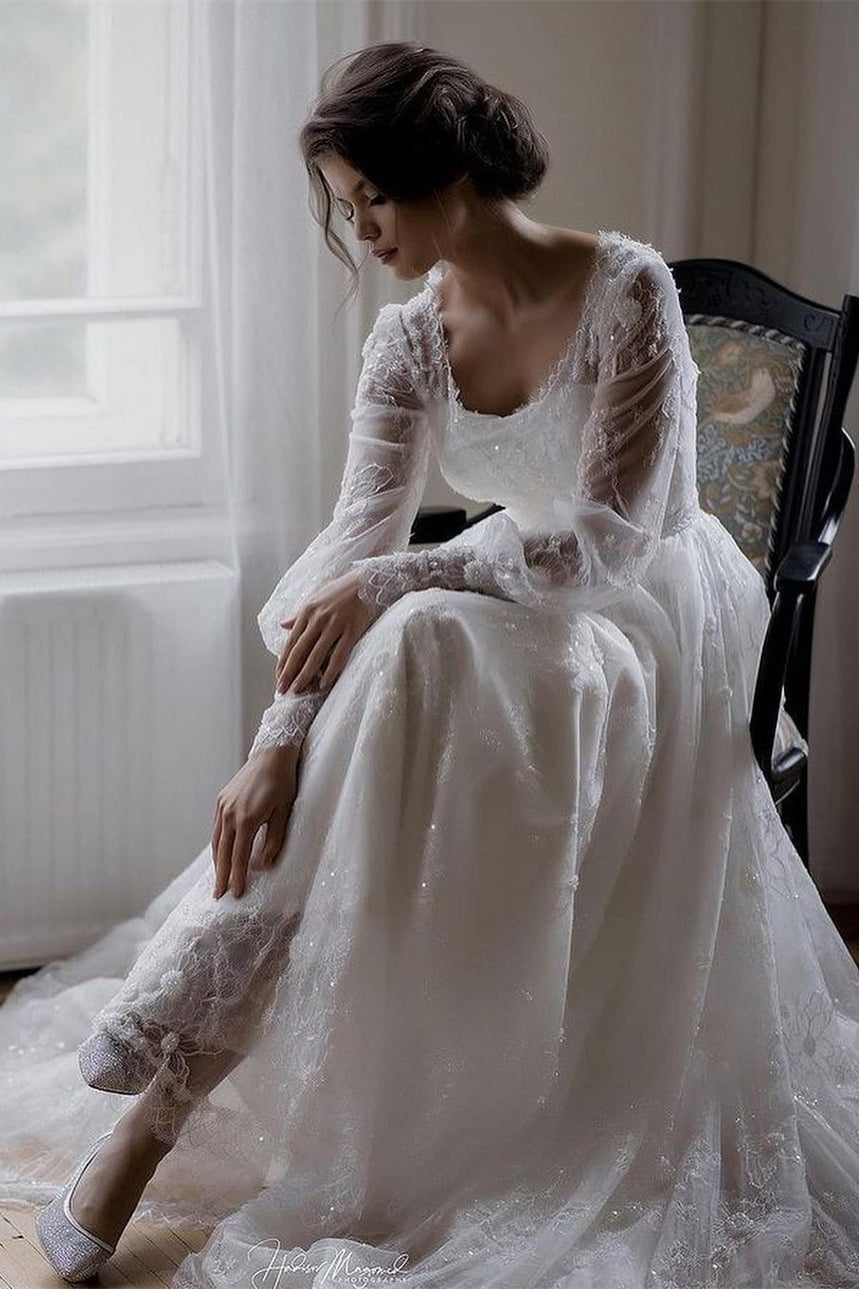 Bellissimo abito da sposa bianco a linea ad A con maniche lunghe e applicazioni in pizzo