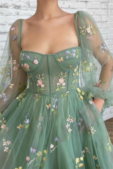 Vestido de Baile Comprido com Estampa Floral, Manga Comprida, Corte em A e Comprimento até ao Tornozelo