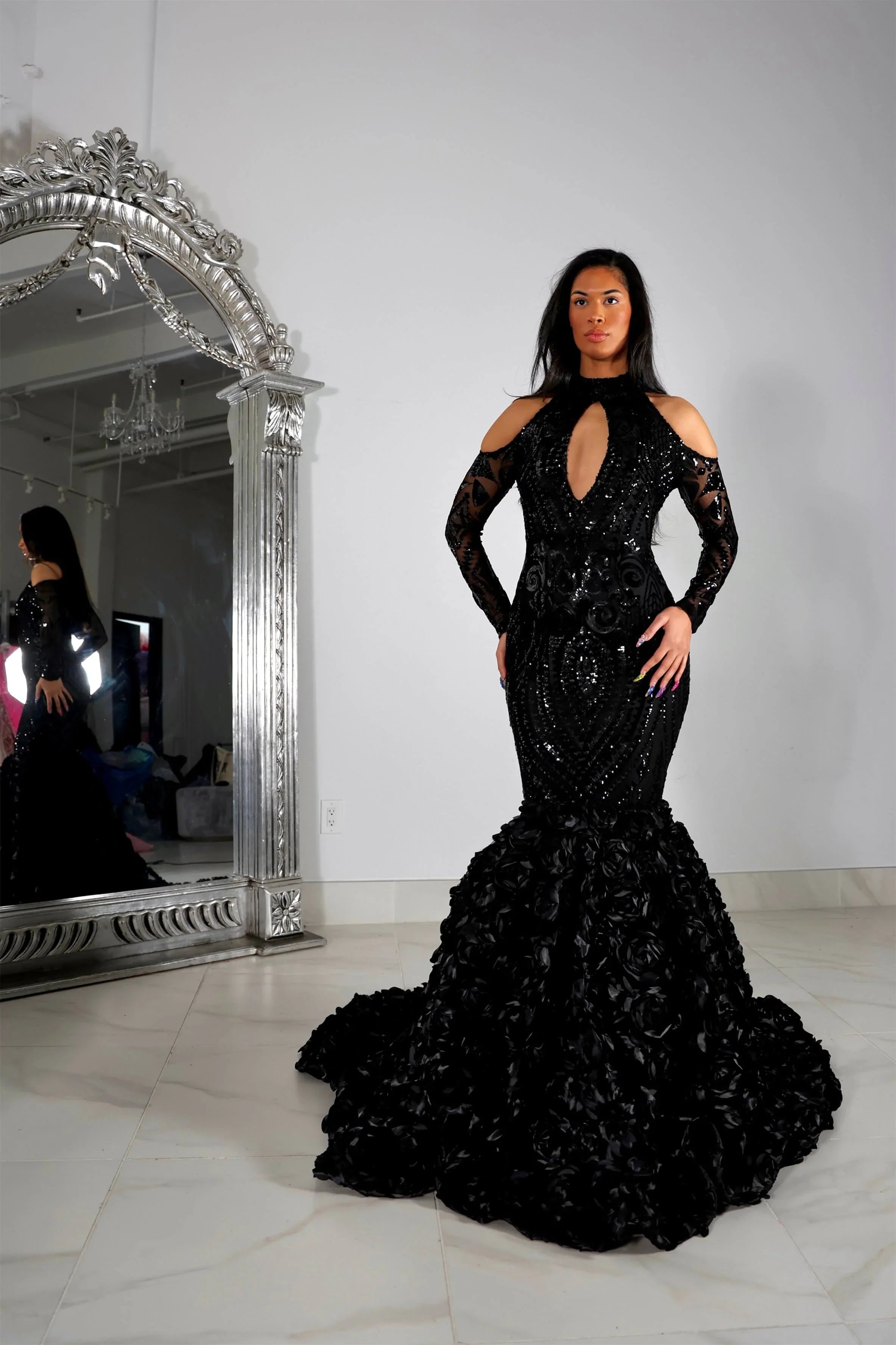 Belle robe de bal sirène noire en dentelle à manches longues