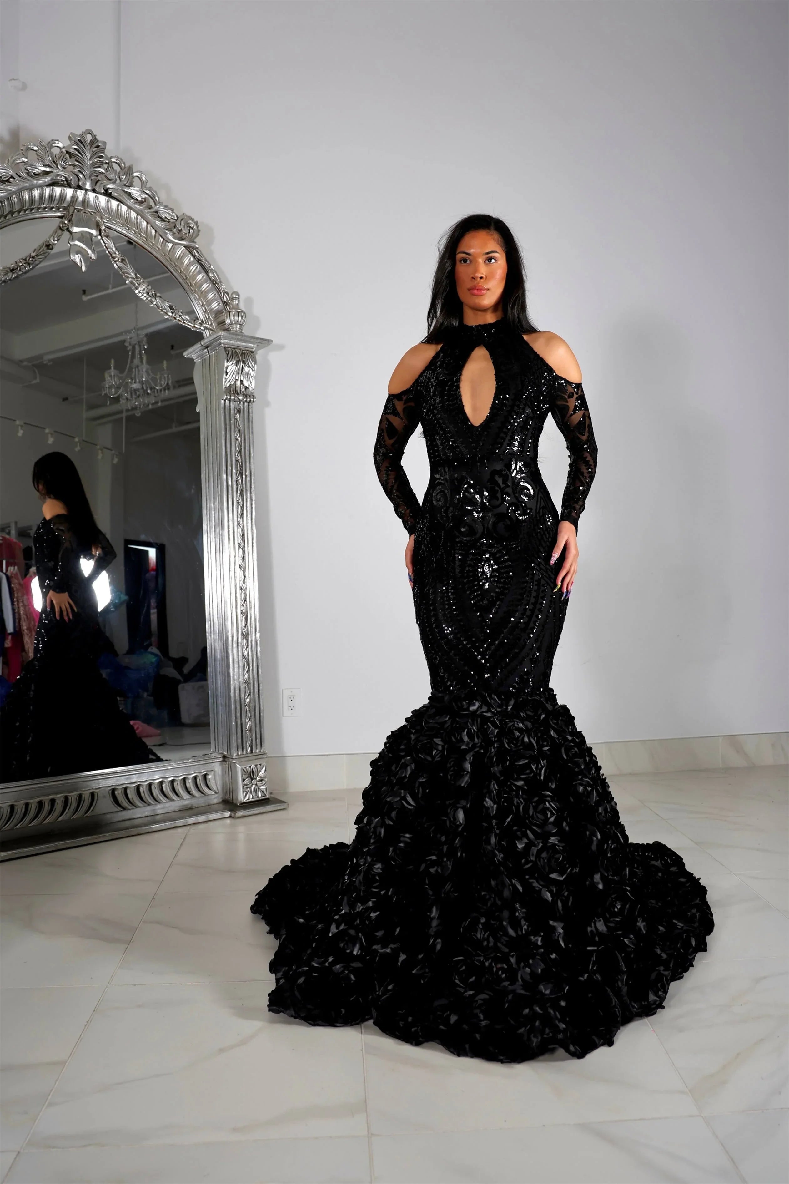 Belle robe de bal sirène noire en dentelle à manches longues
