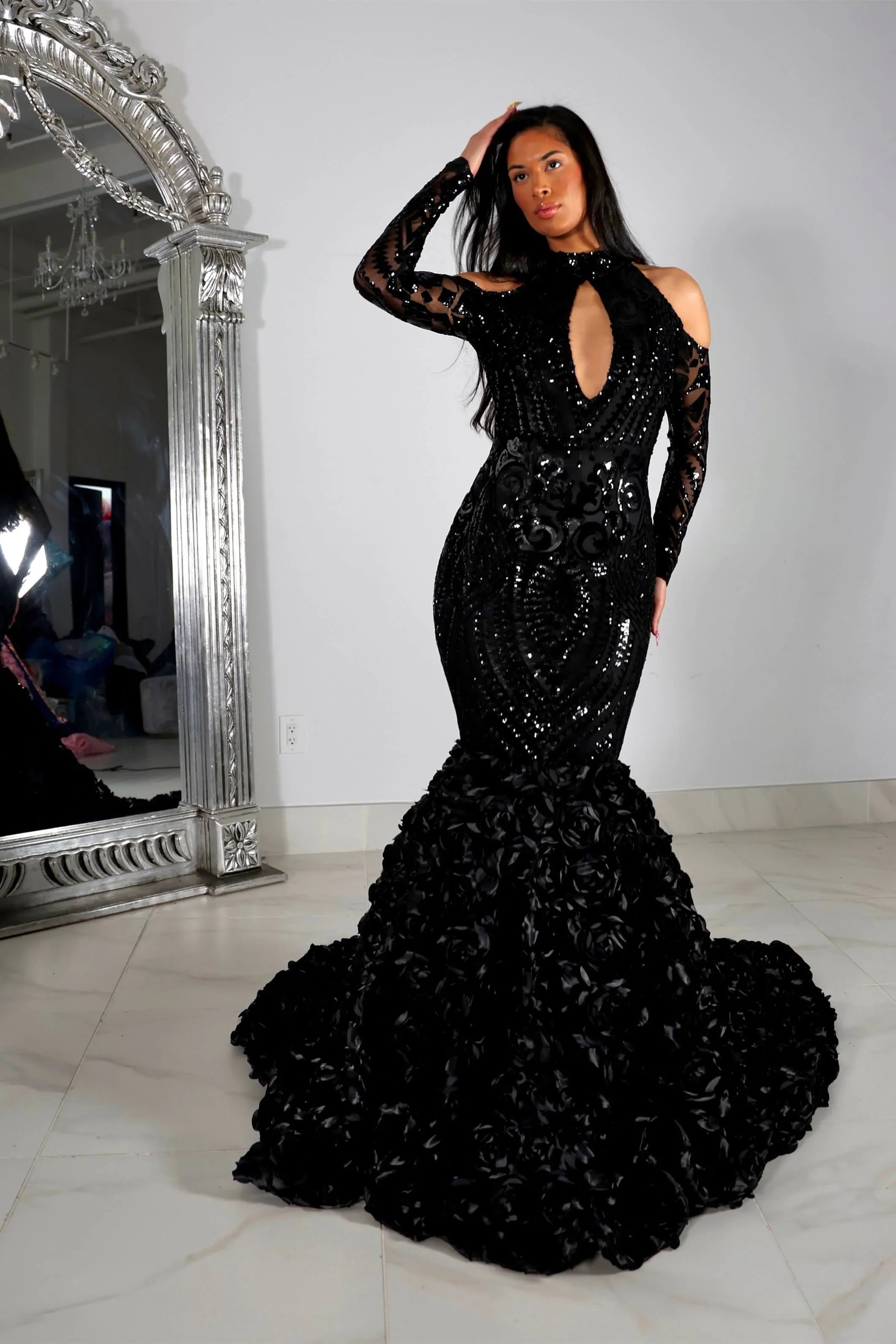 Belle robe de bal sirène noire en dentelle à manches longues