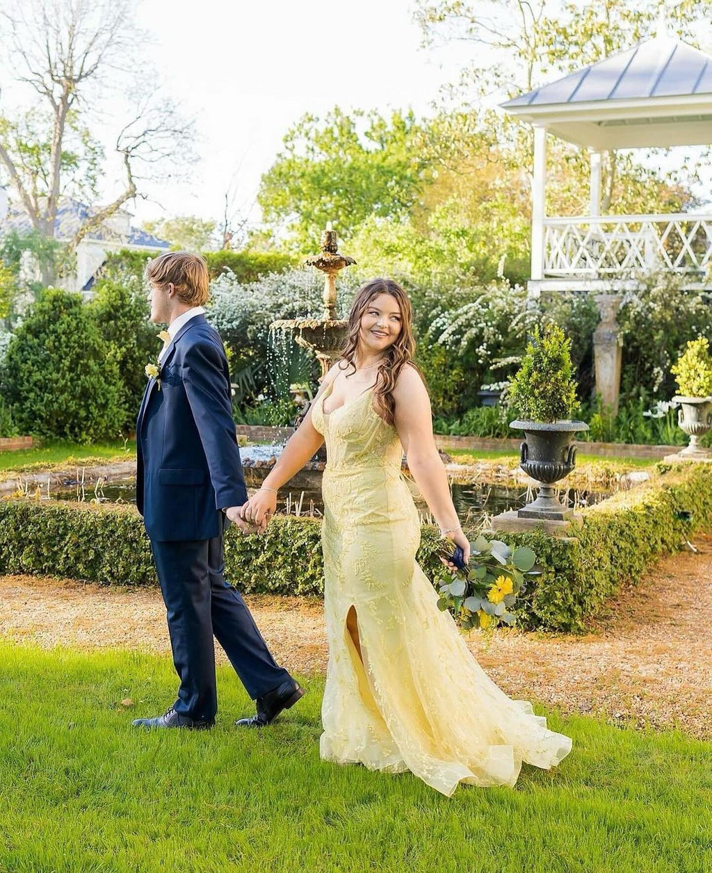 Vestidos de Baile Bonitos com Coluna, Tule, Alças Finas e Sem Mangas, com Fenda Frontal