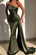 Magnifique robe de bal verte, bustier, sans manches, coupe sirène, longue jusqu'au sol, ornée de volants
