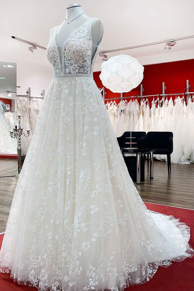 Bellissimi abiti da sposa lunghi a linea ad A con applicazioni in pizzo, tulle e schiena scoperta