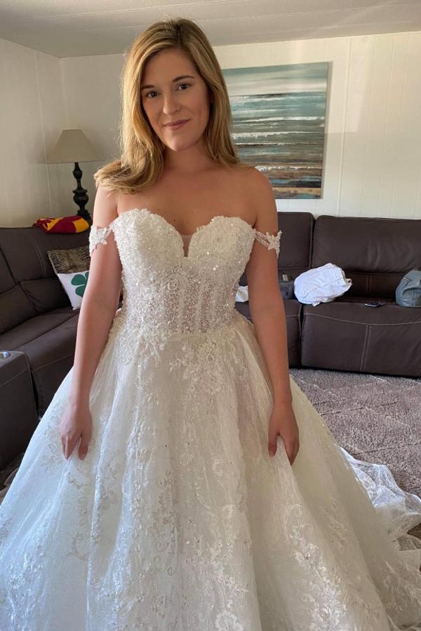 Bellissimo abito da sposa lungo a linea ad A con scollo a barca, applicazioni di pizzo e perline