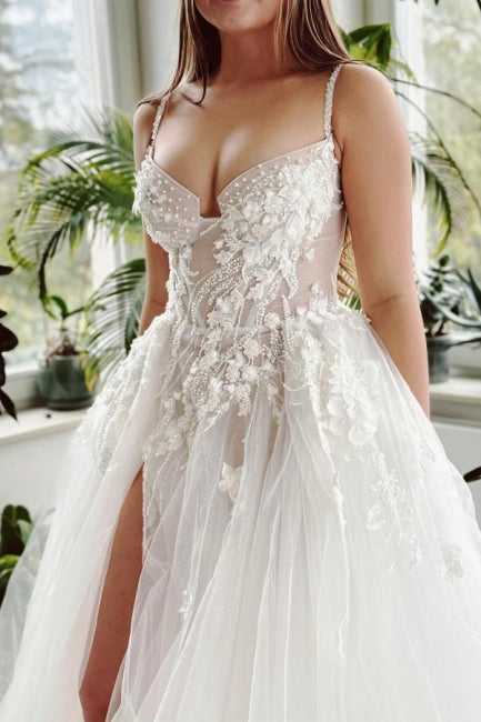 Bellissimo abito da sposa lungo a linea ad A con spalline sottili, tulle e pizzo, con spacco