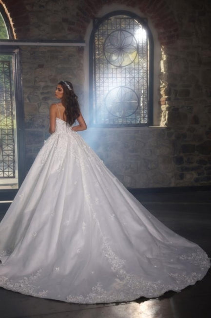 Bellissimi abiti da sposa lunghi a linea ad A con spalline, applicazioni in raso e pizzo