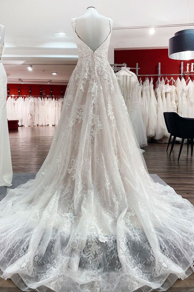 Bellissimi abiti da sposa lunghi a linea ad A in tulle e pizzo con scollo a V e schiena scoperta