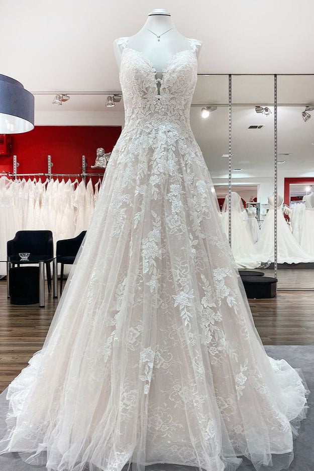 Bellissimi abiti da sposa lunghi a linea ad A in tulle e pizzo con scollo a V e schiena scoperta