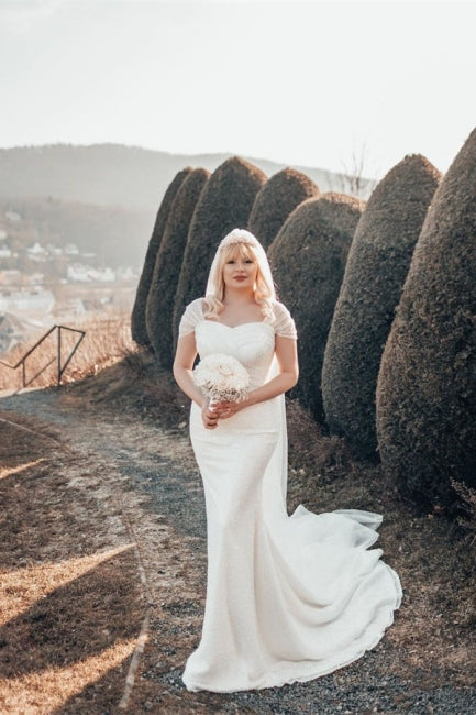 Bellissimo Abito da Sposa Lungo con Paillettes a Sirena e Scollatura a Barca