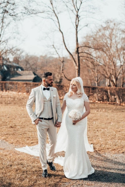 Bellissimo Abito da Sposa Lungo con Paillettes a Sirena e Scollatura a Barca