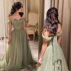 Bellissimo lungo vestito verde a linea ad A con scollo a barca, decorato con paillettes e perline, abito da sera