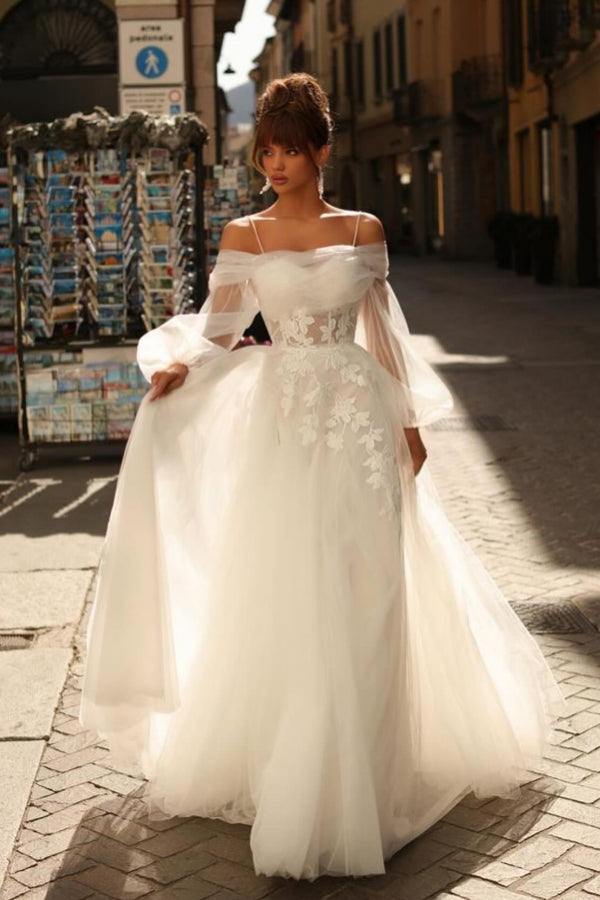 Bellissimo abito da sposa lungo avorio a linea ad A con spalline sottili in pizzo e tulle