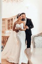Hermoso vestido de novia largo de sirena con tirantes finos y encaje sin mangas