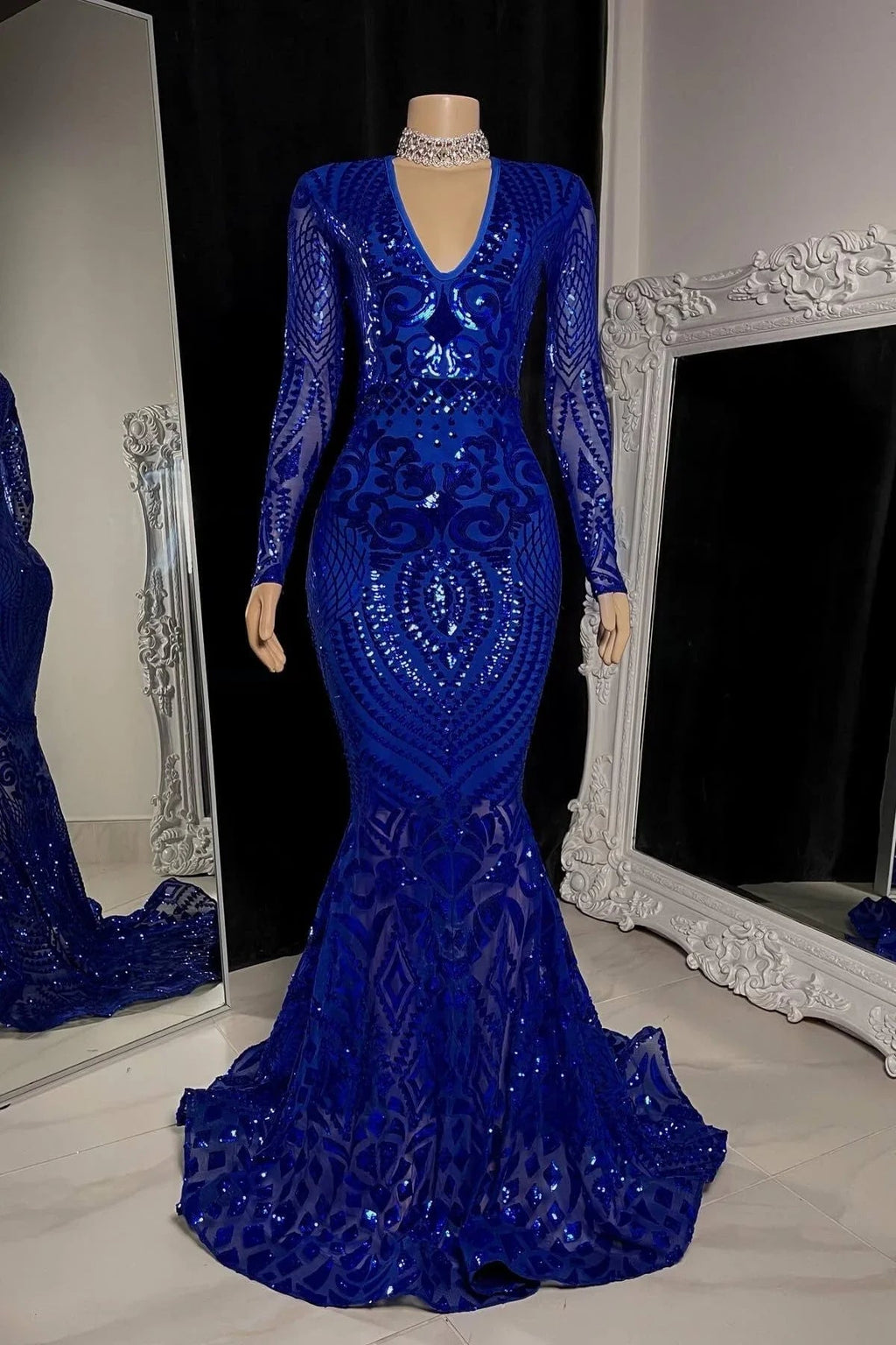 Belle robe de bal longue sirène à col en V avec manches longues